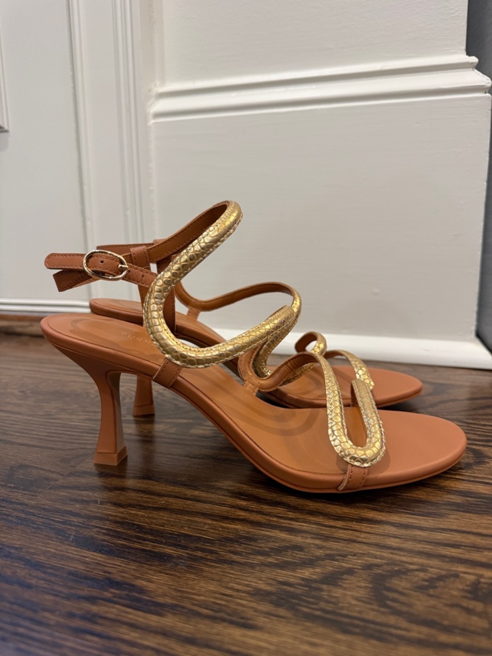 NWOT TUCKERNUCK SHOES Gold Croc Embossed Champagne Lara Sandal Heels - size 8 - Picture 5 of 10